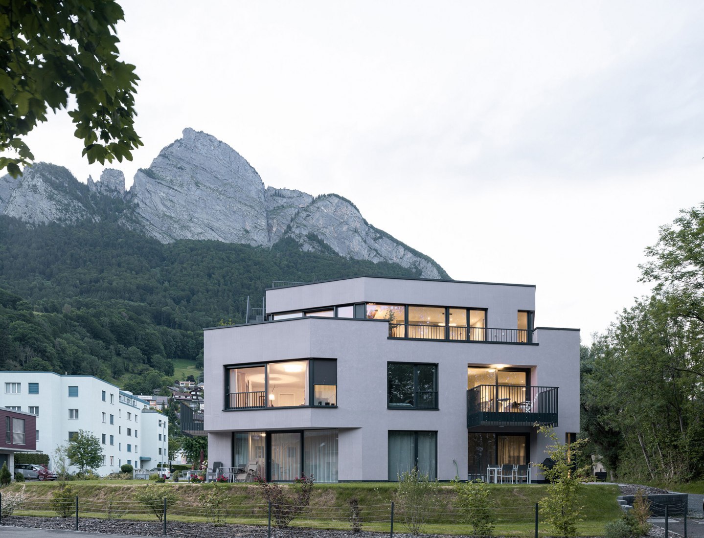 Residencia Eisenerz por Apropos Architects. Fotografía por Alex Shoots Buildings.