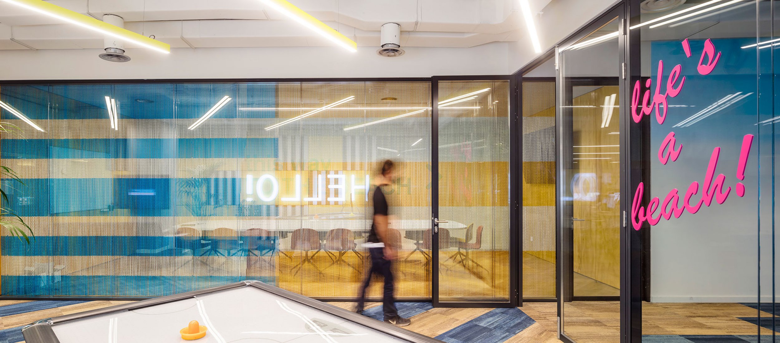 Effective Communication Offices by El Equipo Creativo. Photograph by Adrià Goula