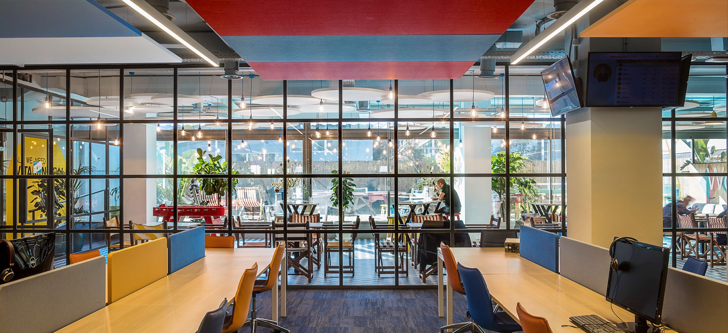 Effective Communication Offices by El Equipo Creativo. Photograph by Adrià Goula