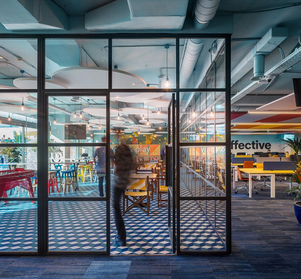 Effective Communication Offices by El Equipo Creativo. Photograph by Adrià Goula