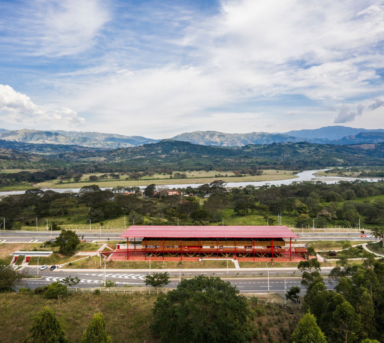 Control and operations center by El Equipo Mazzanti. Photograph by Pequeño Robot - Alejandro Arango.