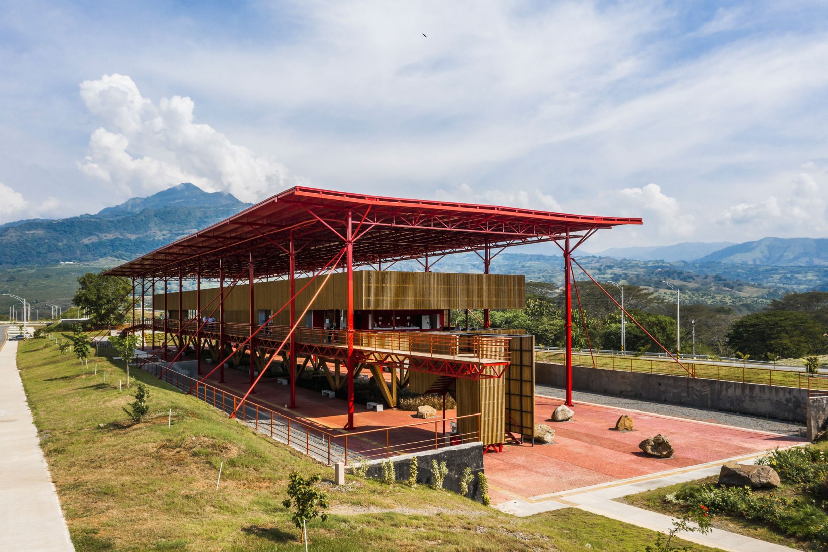 Control and operations center by El Equipo Mazzanti. Photograph by Pequeño Robot - Alejandro Arango.