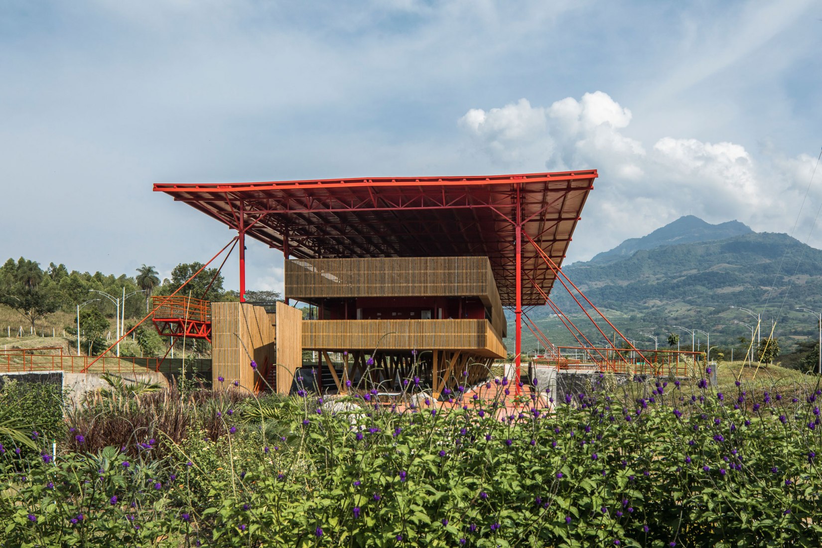 Control and operations center by El Equipo Mazzanti. Photograph by Pequeño Robot - Alejandro Arango.