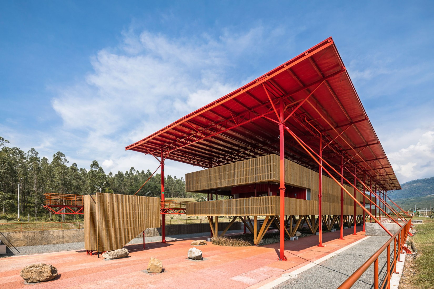 Control and operations center by El Equipo Mazzanti. Photograph by Pequeño Robot - Alejandro Arango.