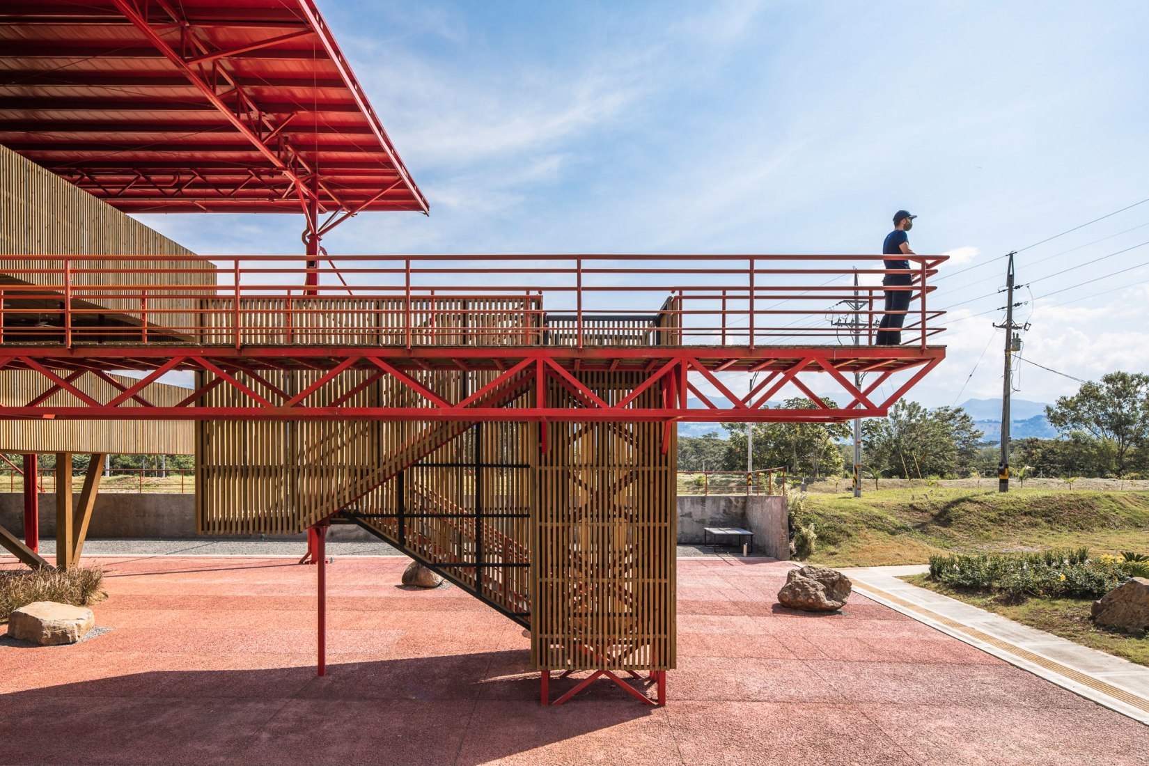 Control and operations center by El Equipo Mazzanti. Photograph by Pequeño Robot - Alejandro Arango.