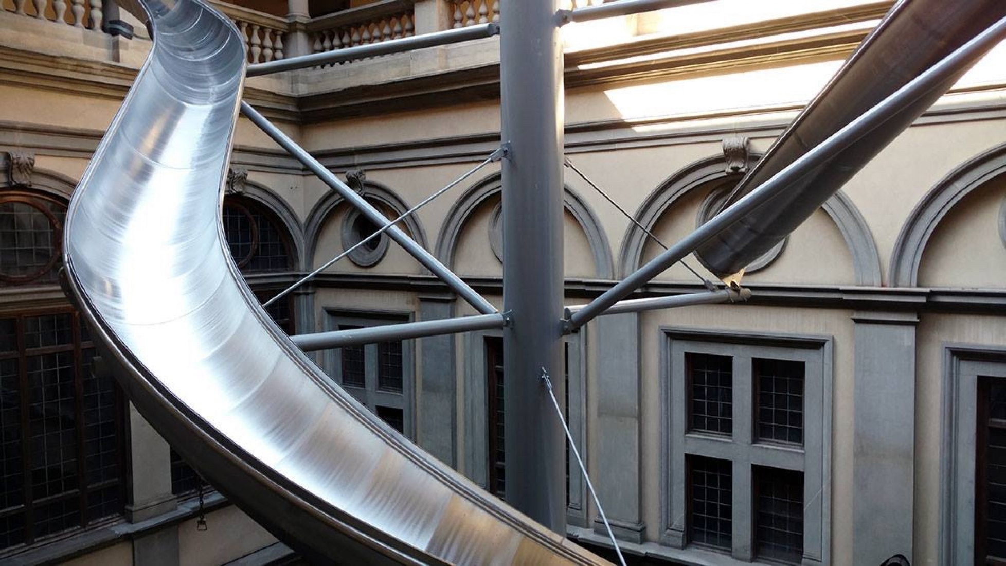 Proceso de construcción. El Experimento de Florencia. Un proyecto de Carsten Höller y Stefano Mancuso. Fotografía por Martino Margheri. Fondazione Palazzo Strozzi