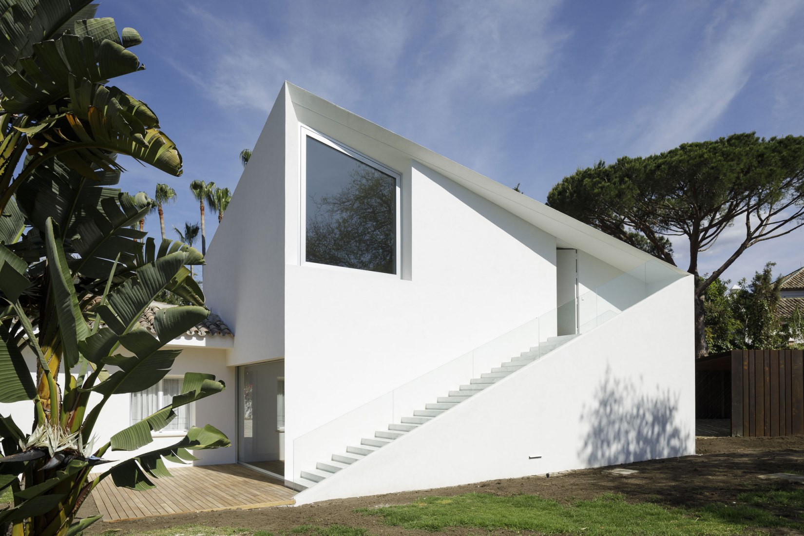 Vista exterior. Pabellón de invitados de Villa Magnolia, nuevo proyecto por El Muelle. Fotografía por Fernando Alda