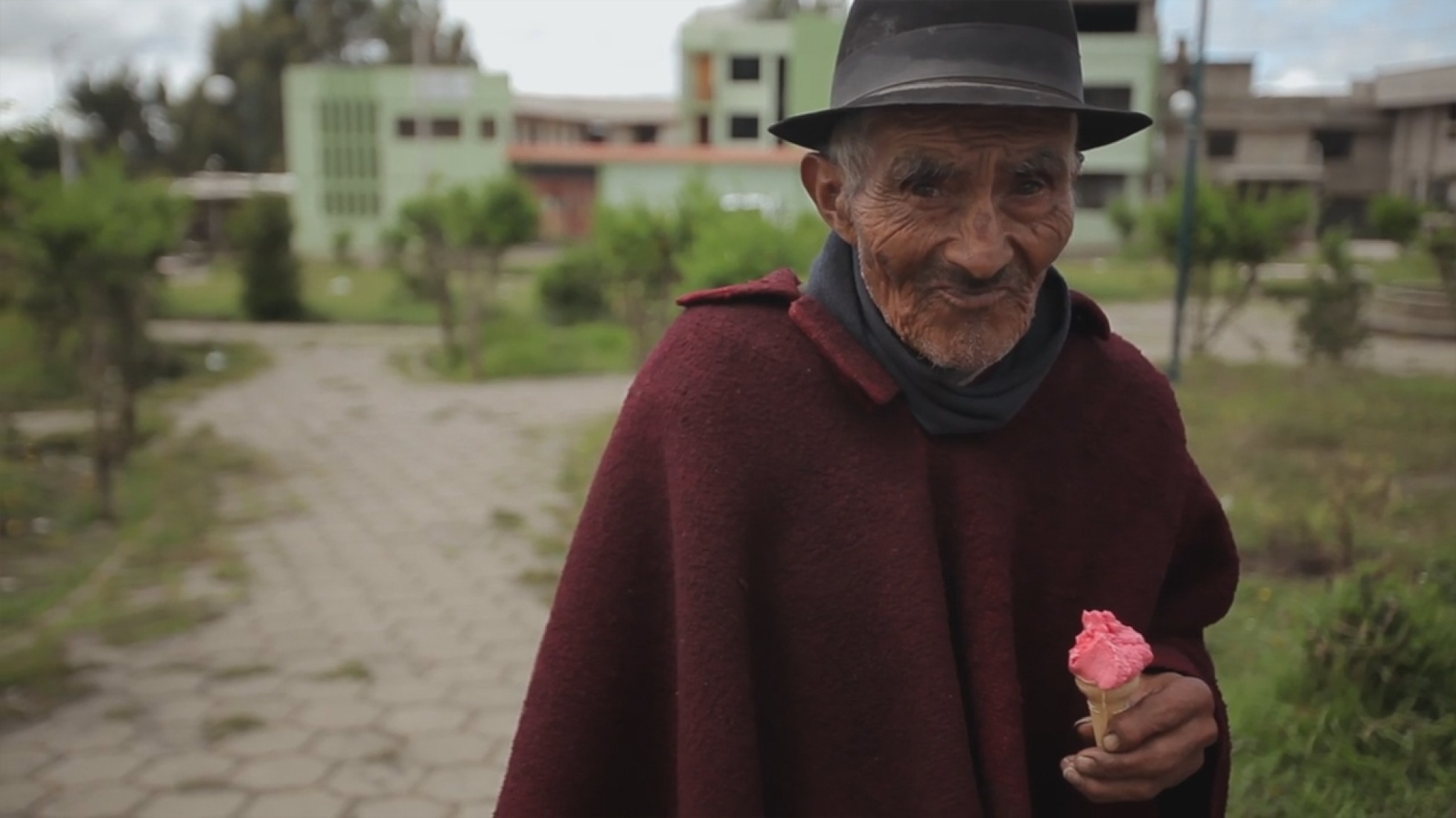 Video screenshot. El Último Hielero - The Last Ice Merchant.