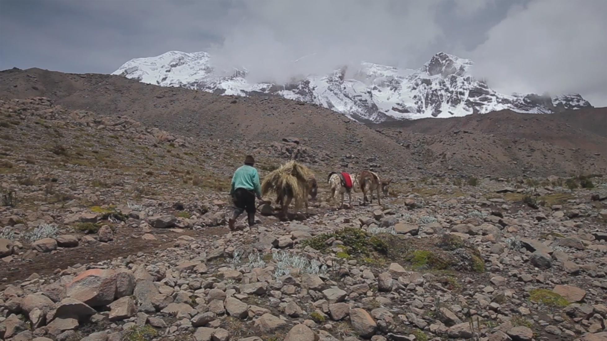 Video screenshot. El Último Hielero - The Last Ice Merchant.