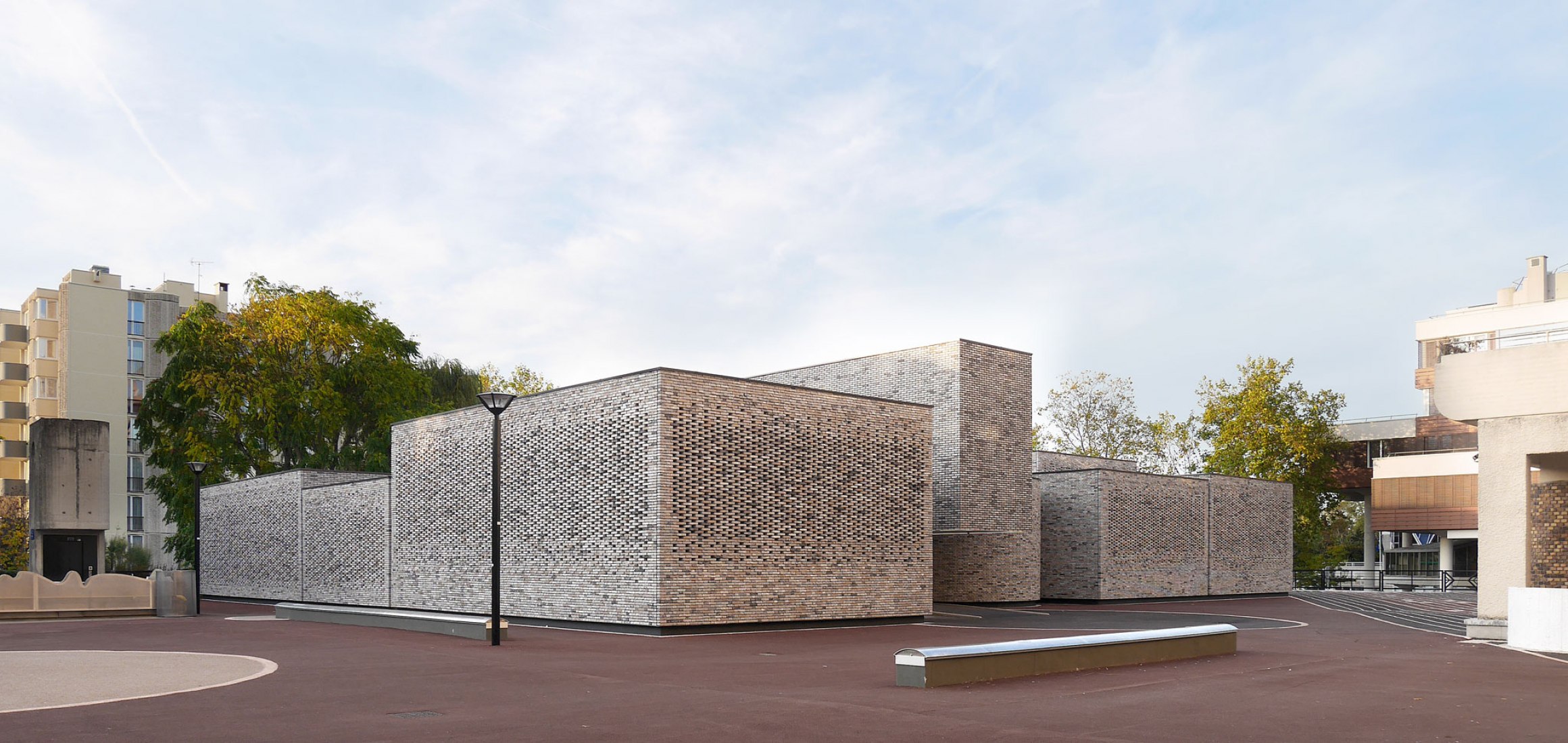 Escuela de música Elancourt por OPUS 5 Architectes. Fotografía © Luc Boegly