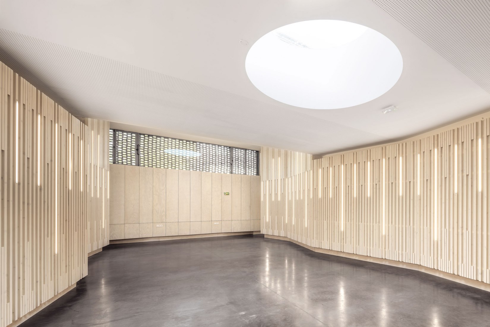 Escuela de música Elancourt por OPUS 5 Architectes. Fotografía © Luc Boegly