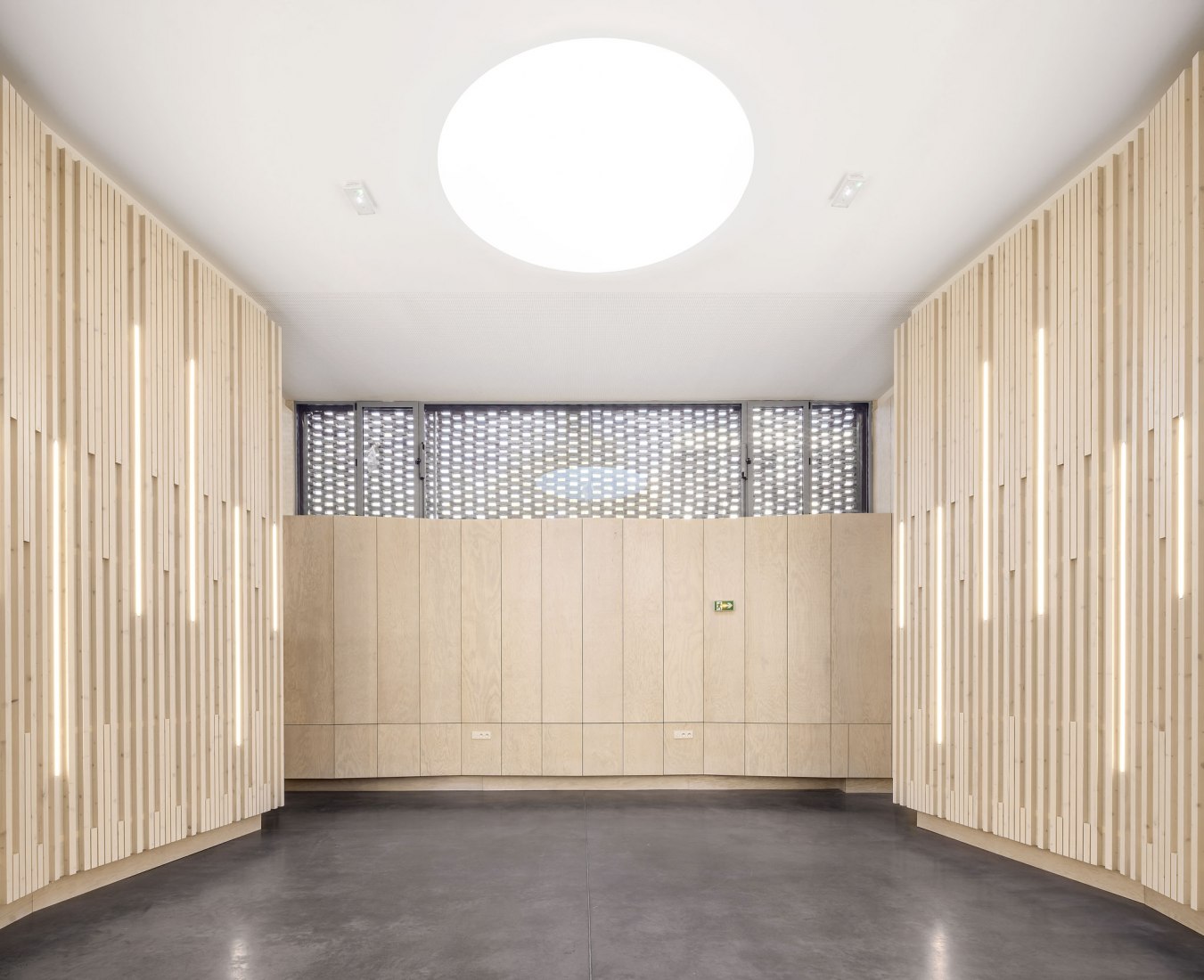 Escuela de música Elancourt por OPUS 5 Architectes. Fotografía © Luc Boegly