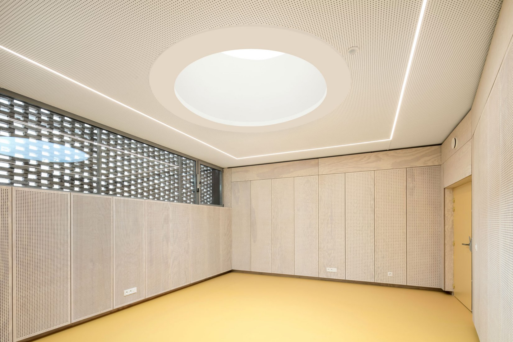 Escuela de música Elancourt por OPUS 5 Architectes. Fotografía © Luc Boegly