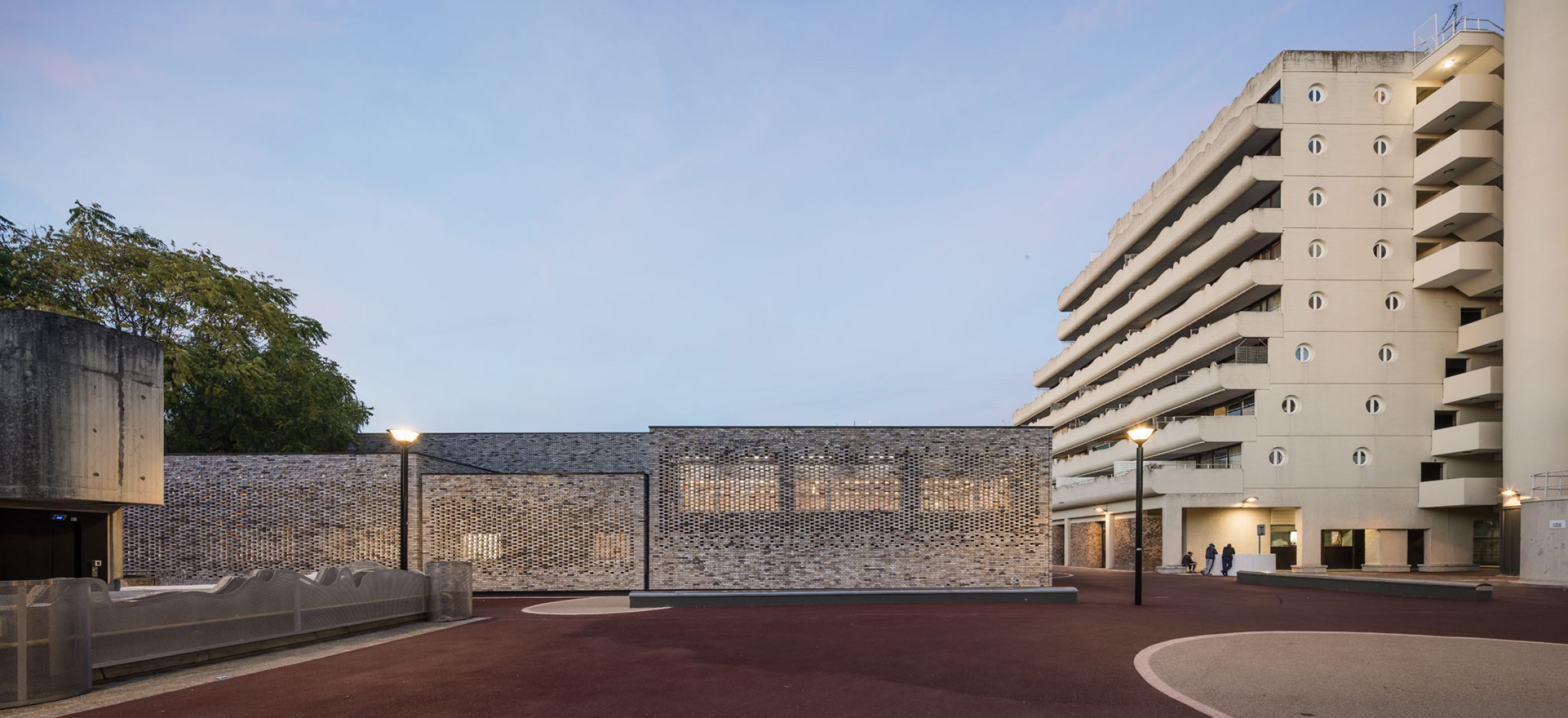Escuela de música Elancourt por OPUS 5 Architectes. Fotografía © Luc Boegly