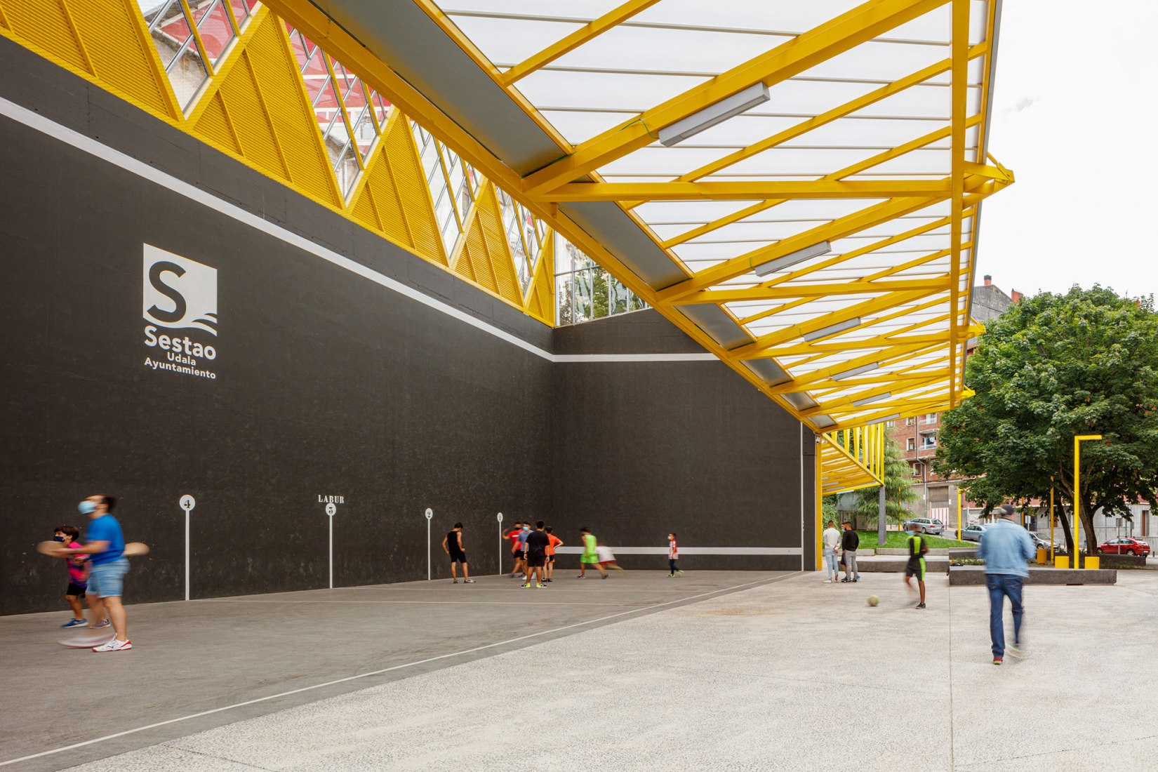 Plaza El Sol por ELE arkitektura + TARTE. Fotografía por Aitor Estevez.