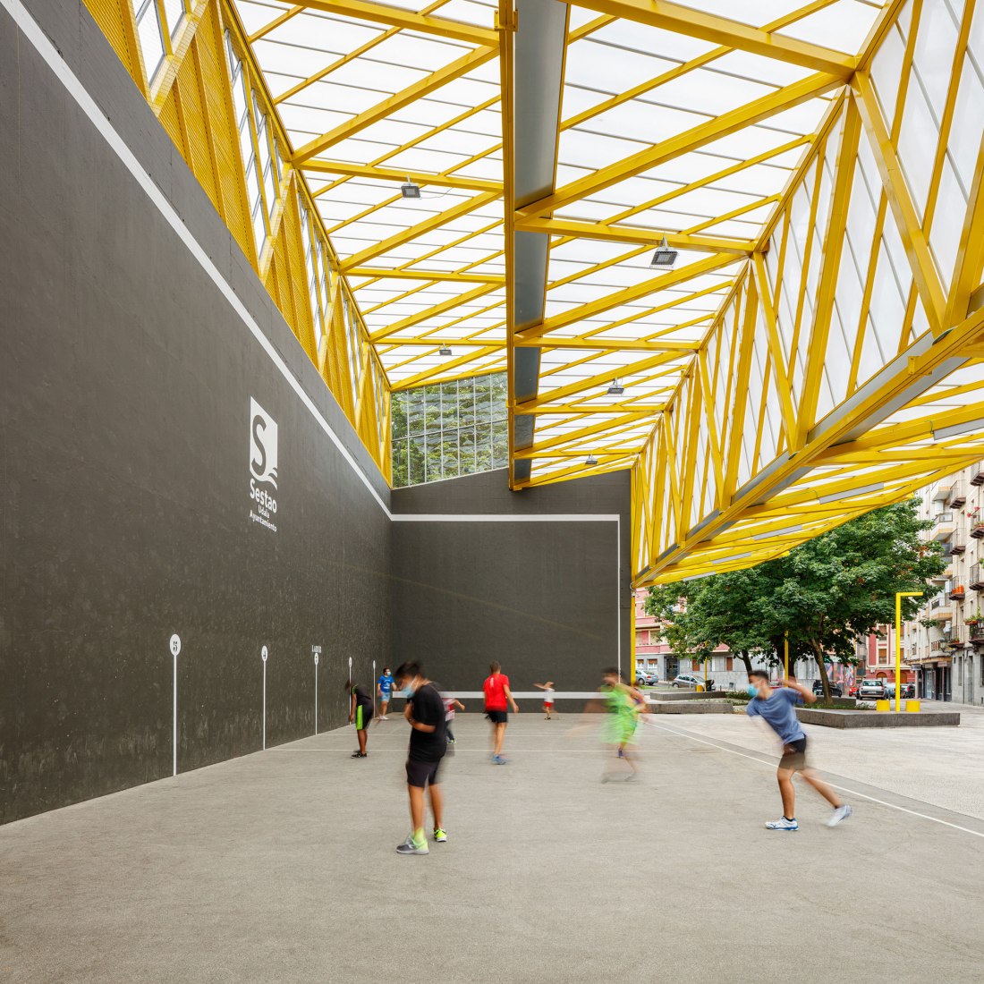 Plaza El Sol por ELE arkitektura + TARTE. Fotografía por Aitor Estevez.