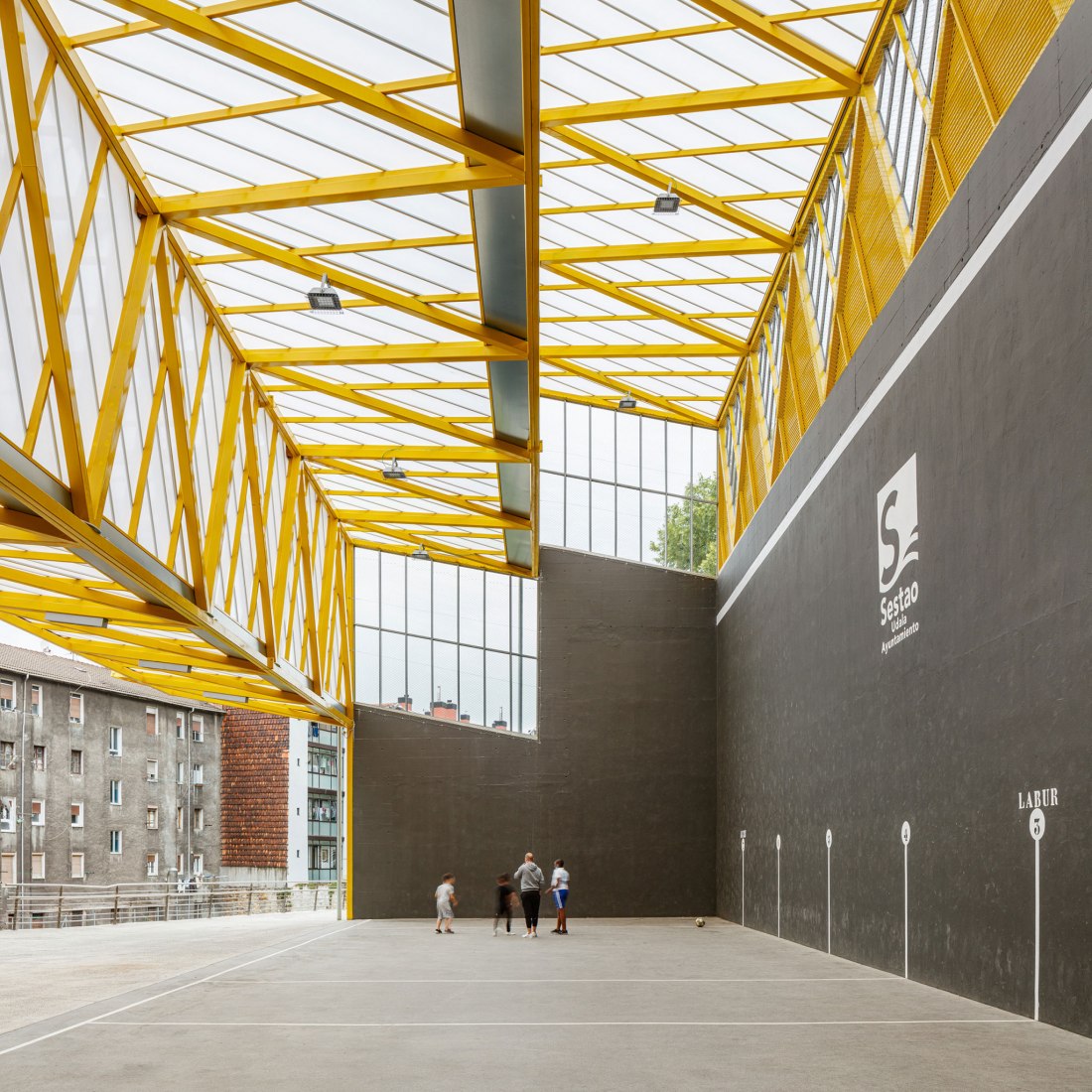 Plaza El Sol por ELE arkitektura + TARTE. Fotografía por Aitor Estevez.