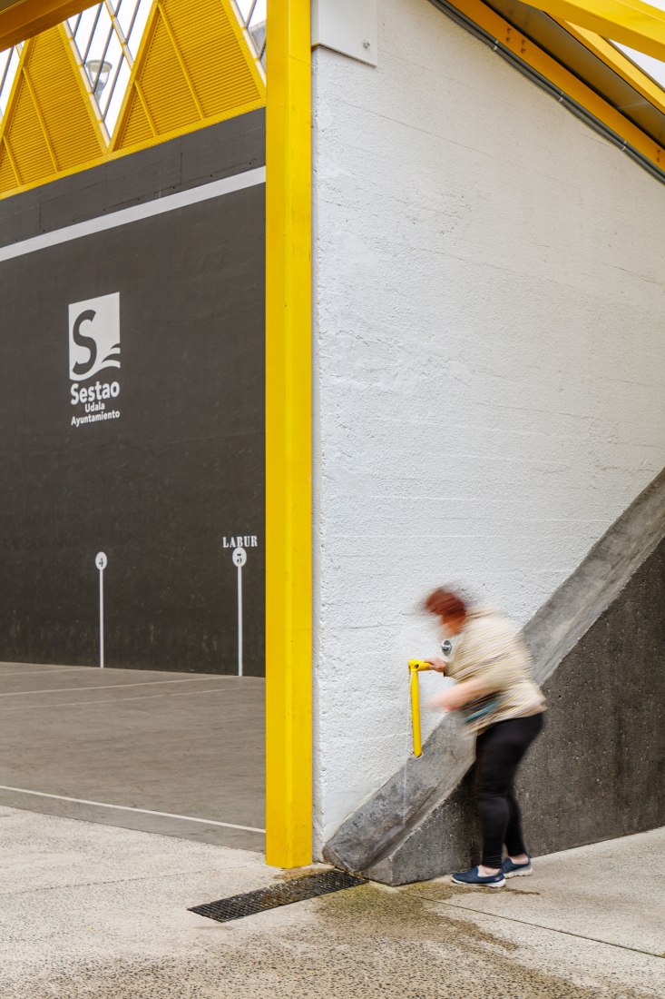 Plaza El Sol por ELE arkitektura + TARTE. Fotografía por Aitor Estevez.