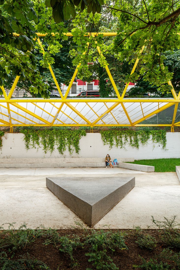 Plaza El Sol por ELE arkitektura + TARTE. Fotografía por Aitor Estevez.