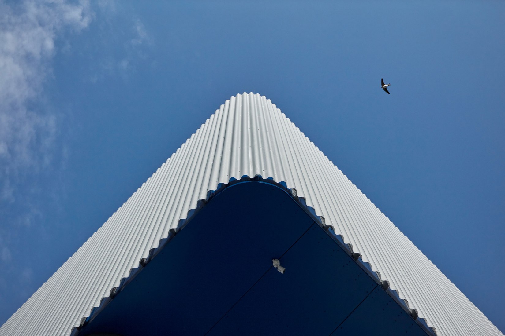 Edificio de manufacturación y administración de Pilana Karbid por Ellement architects. Fotografía por BoysPlayNice