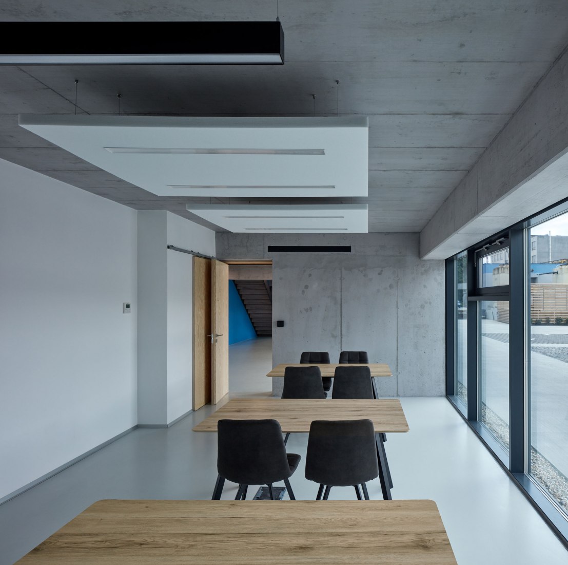 Edificio de manufacturación y administración de Pilana Karbid por Ellement architects. Fotografía por BoysPlayNice