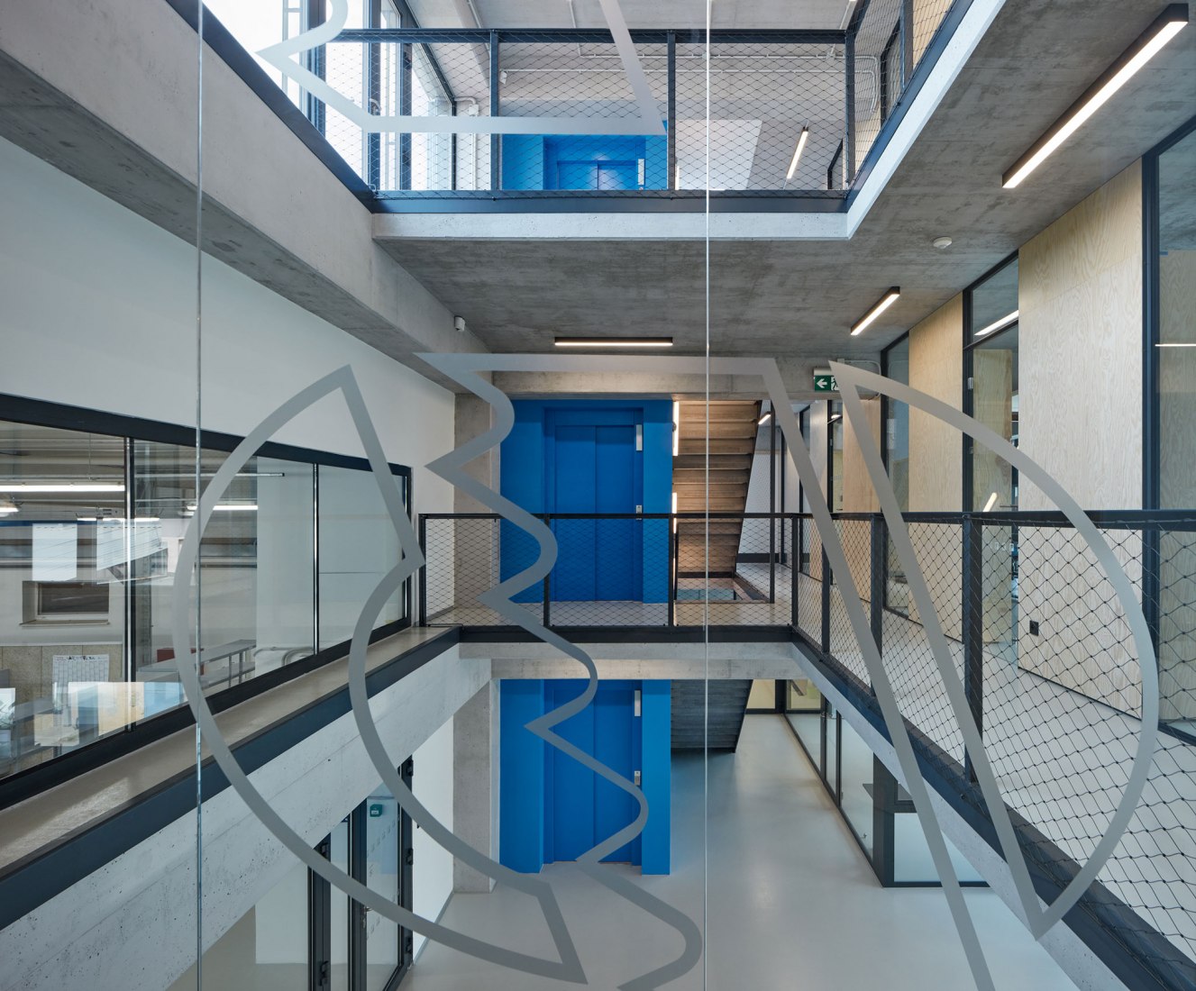 Edificio de manufacturación y administración de Pilana Karbid por Ellement architects. Fotografía por BoysPlayNice