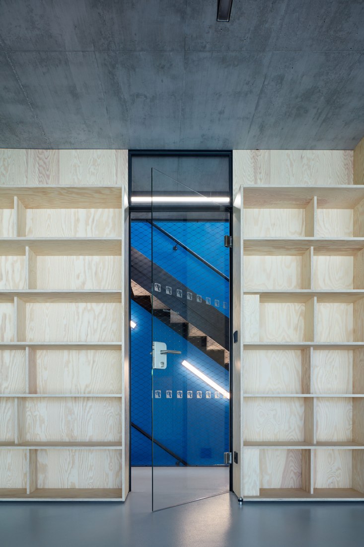 Edificio de manufacturación y administración de Pilana Karbid por Ellement architects. Fotografía por BoysPlayNice