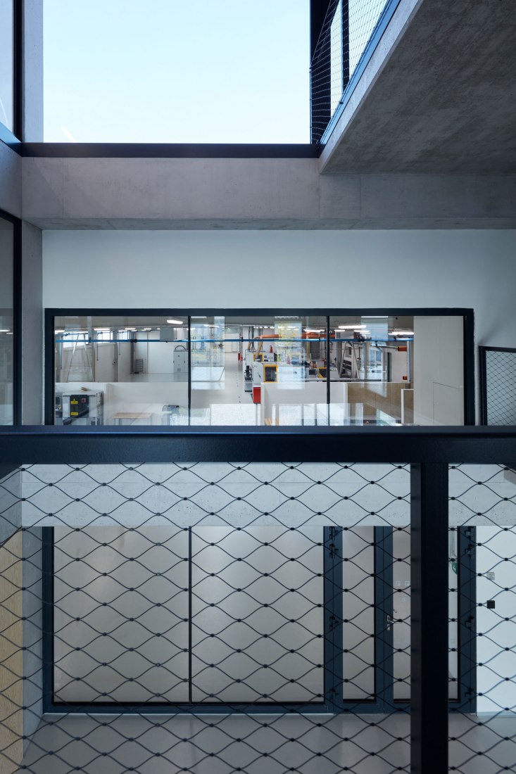 Edificio de manufacturación y administración de Pilana Karbid por Ellement architects. Fotografía por BoysPlayNice