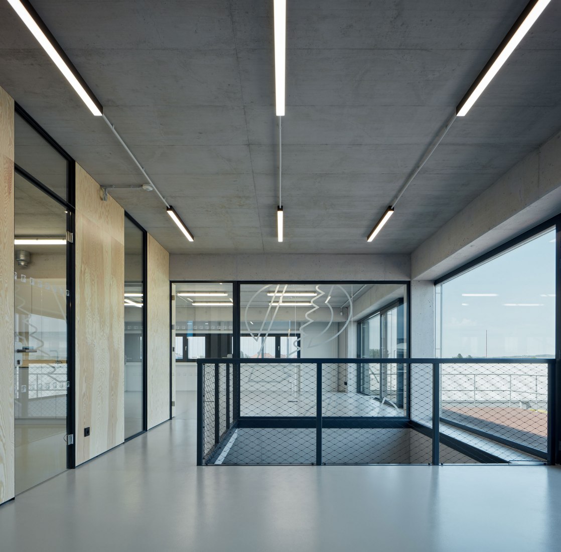 Edificio de manufacturación y administración de Pilana Karbid por Ellement architects. Fotografía por BoysPlayNice