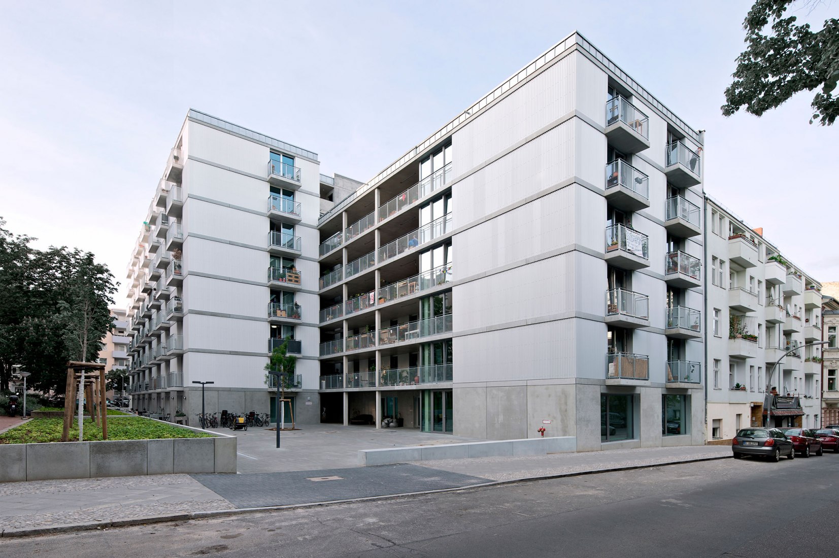 Nuevas viviendas en Briesestraße por EM2N. Fotografía por Andrew Alberts