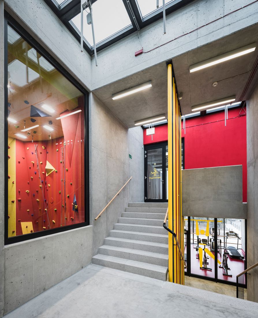 ZSOMS sport hall Cracow by eM4.Pracownia Architektury.Brataniec. Photograph by Juliusz Sokołowski.