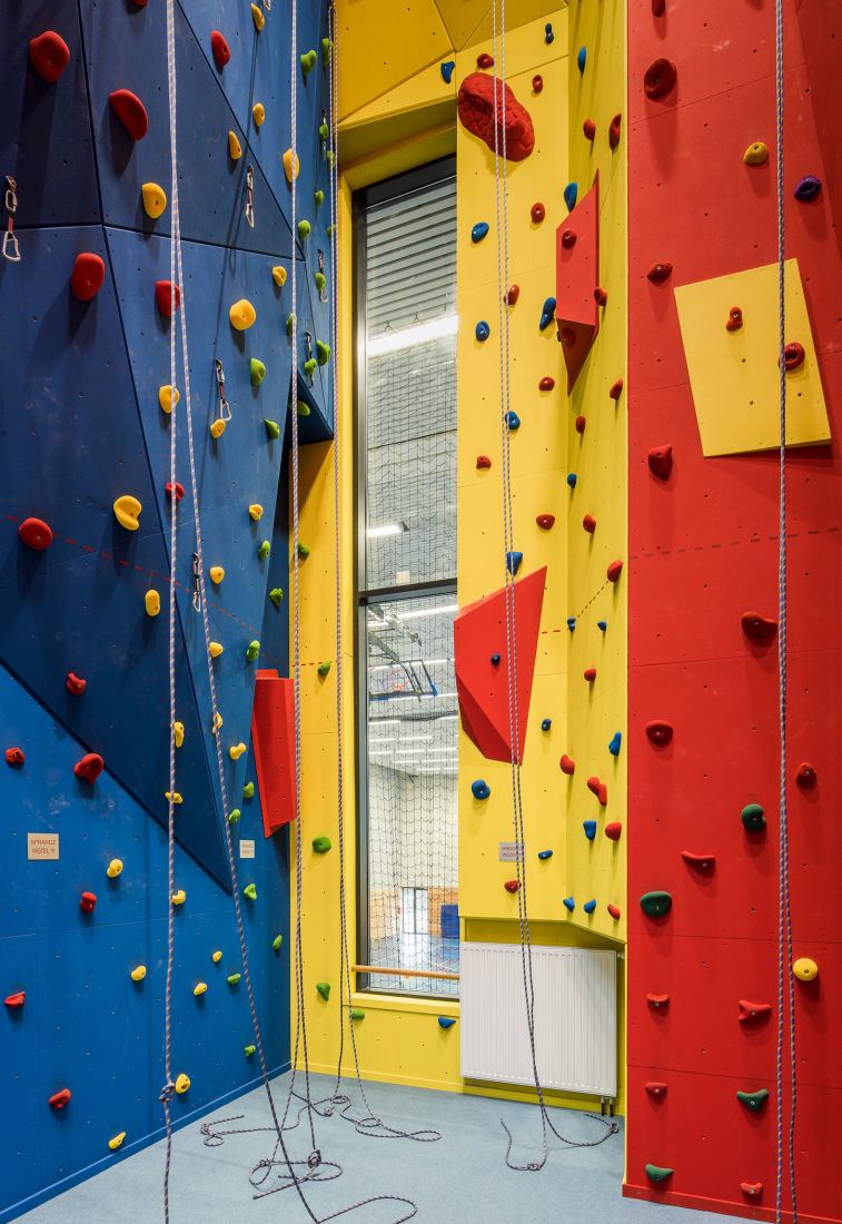 ZSOMS sport hall Cracow by eM4.Pracownia Architektury.Brataniec. Photograph by Juliusz Sokołowski.
