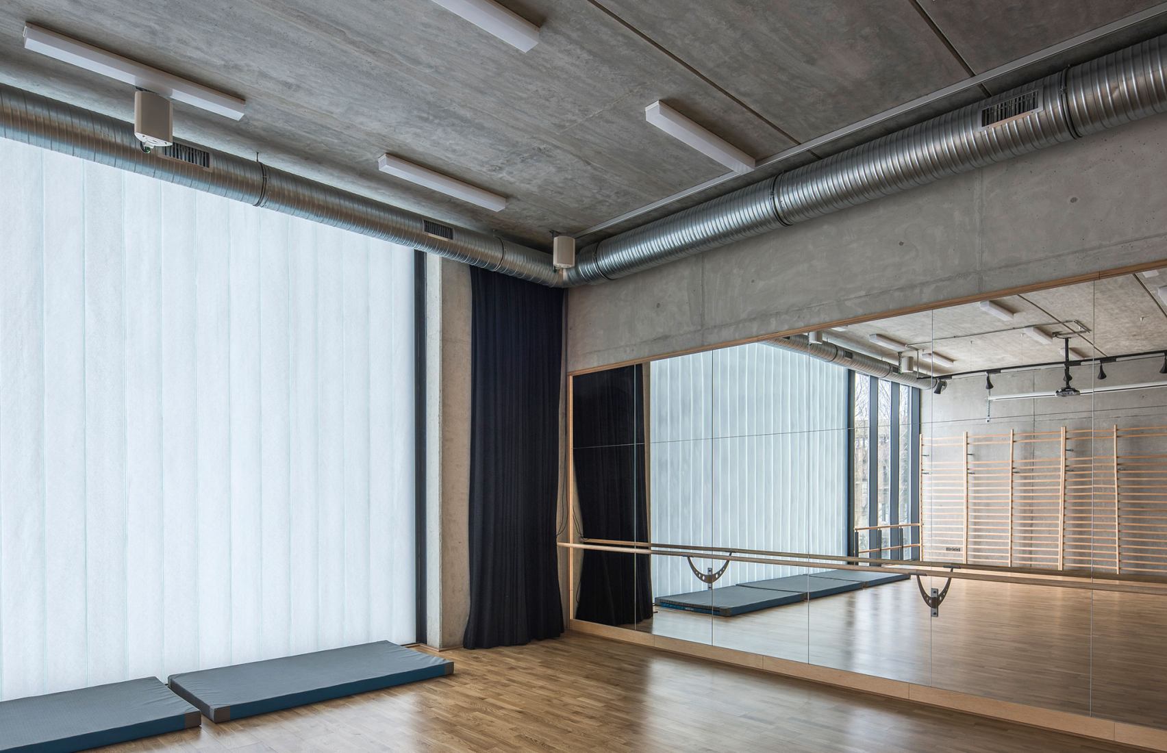 ZSOMS sport hall Cracow by eM4.Pracownia Architektury.Brataniec. Photograph by Juliusz Sokołowski.