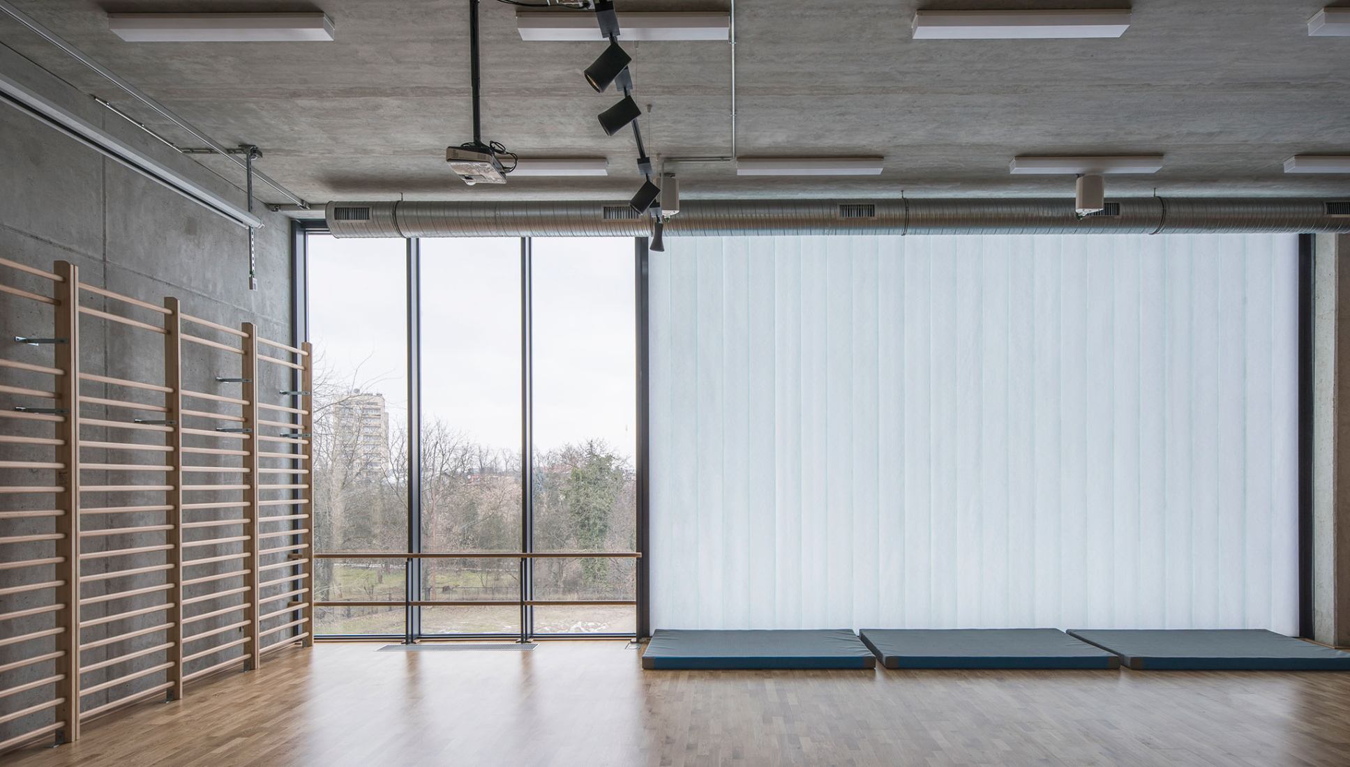 ZSOMS sport hall Cracow by eM4.Pracownia Architektury.Brataniec. Photograph by Juliusz Sokołowski.