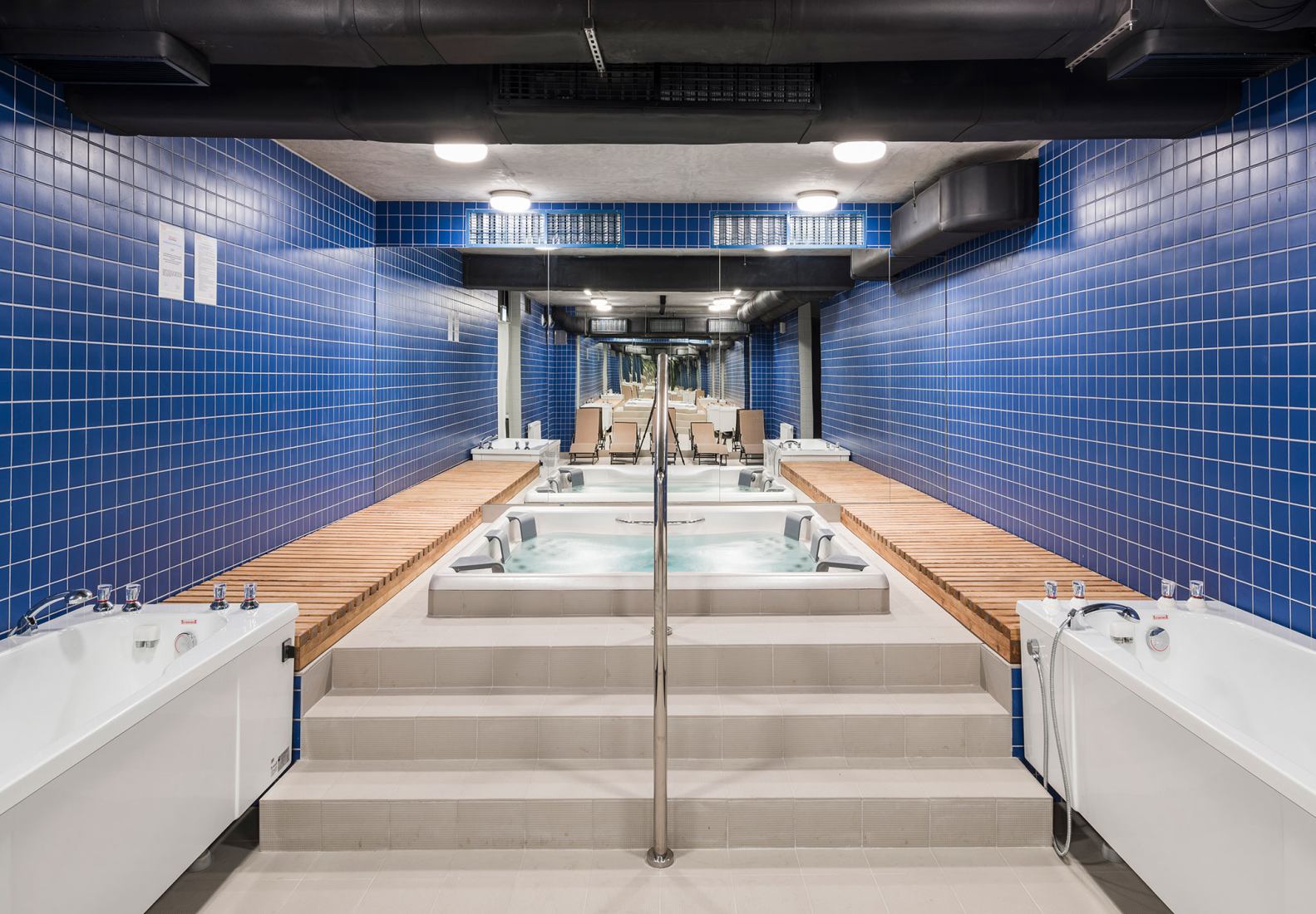 ZSOMS sport hall Cracow by eM4.Pracownia Architektury.Brataniec. Photograph by Juliusz Sokołowski.