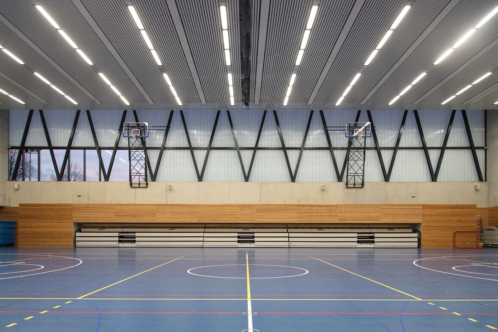 ZSOMS sport hall Cracow by eM4.Pracownia Architektury.Brataniec. Photograph by Juliusz Sokołowski.