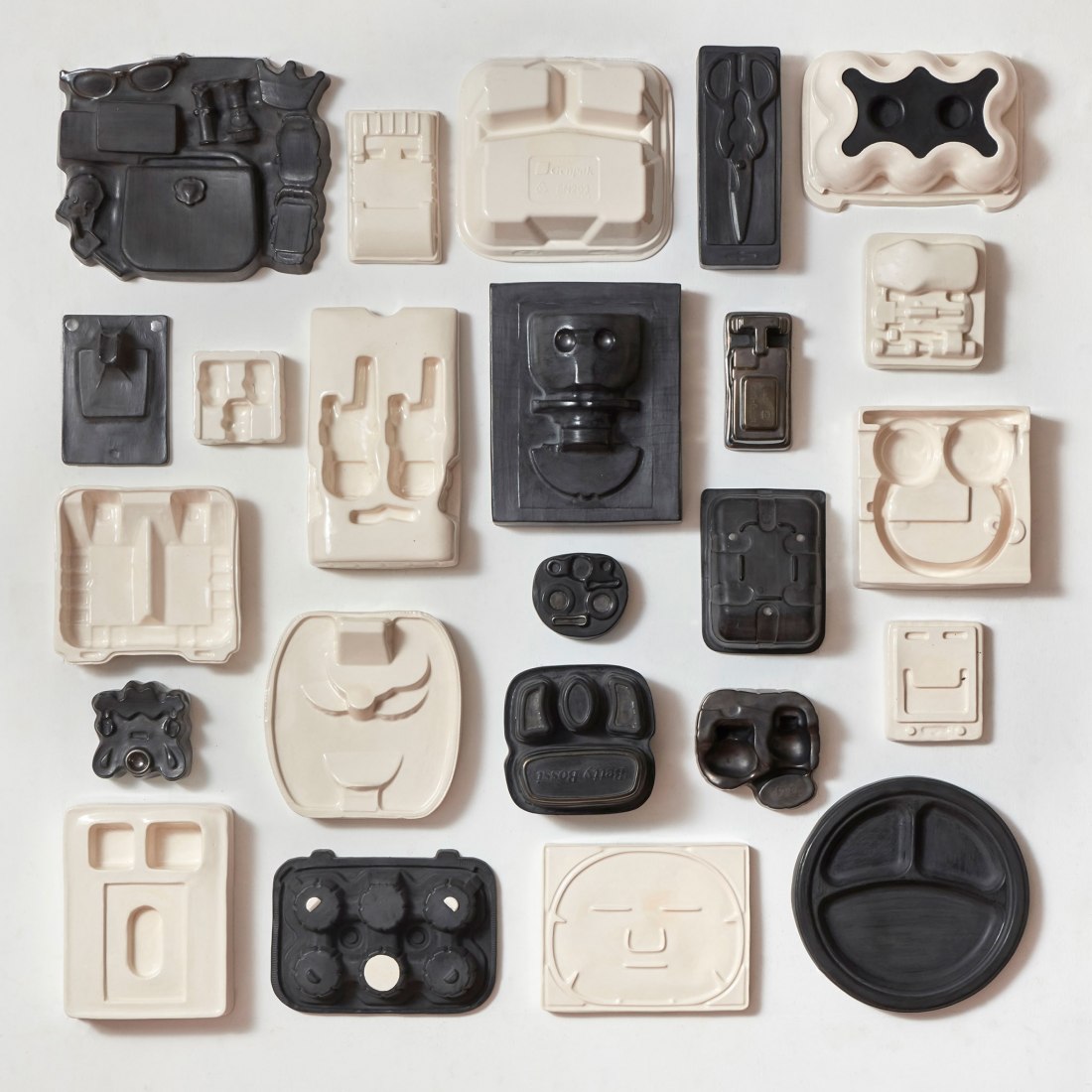 EMOTICONS x m² by PATRICIA CAMET. Image courtesy of Galería Ponce + Robles