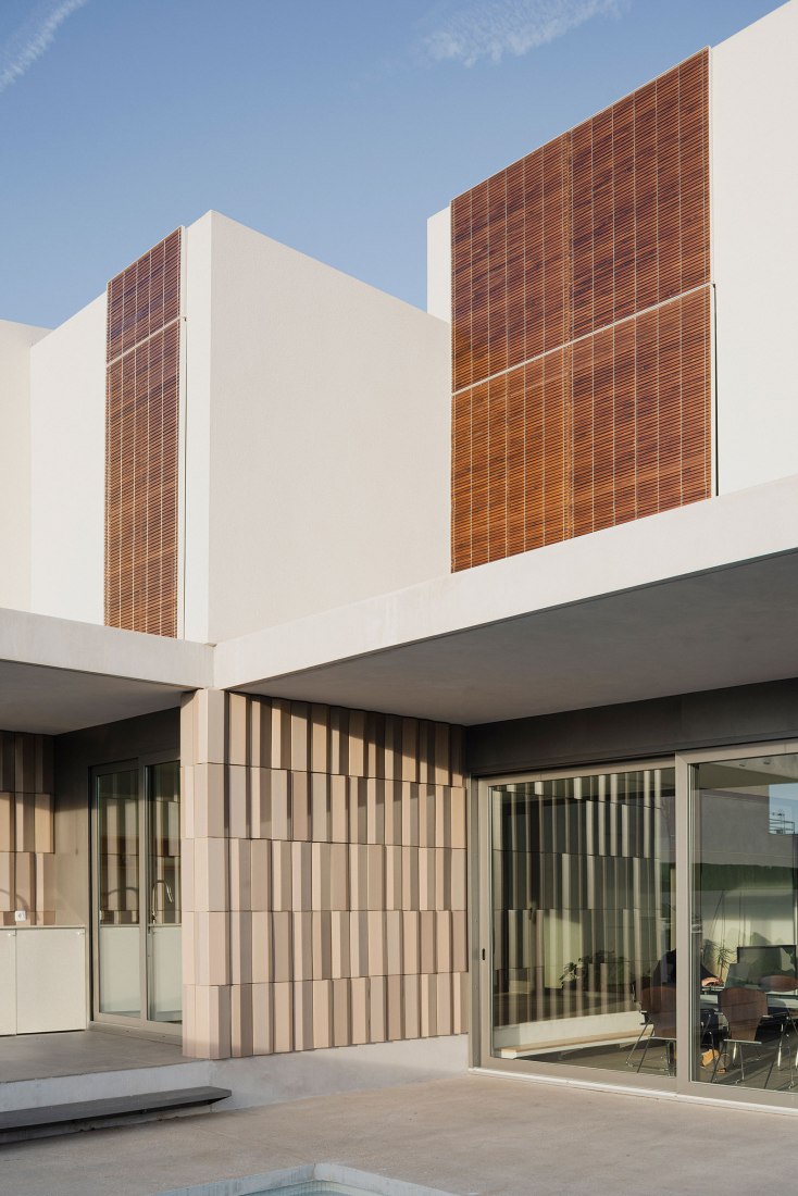 Casa de les Porxades by ENDALT Arquitectes. Photography by David Zarzoso.