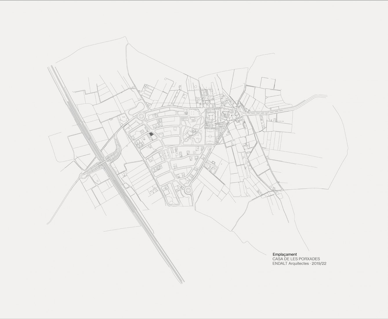 Site plan. Casa de les Porxades by ENDALT Arquitectes.