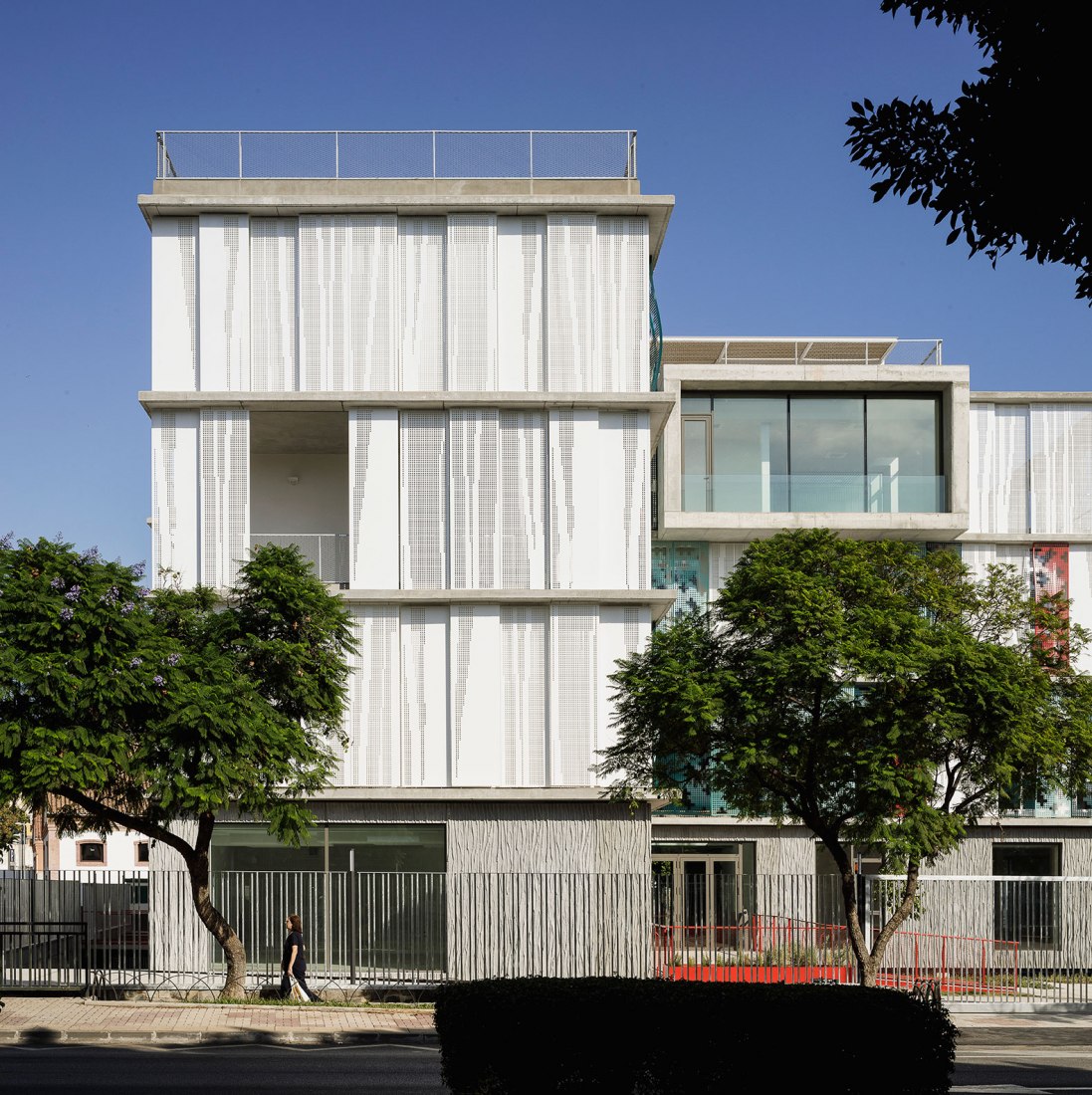 Red Cross office complex by endosdedos arquitectura. Photograph by Fernando Alda.
