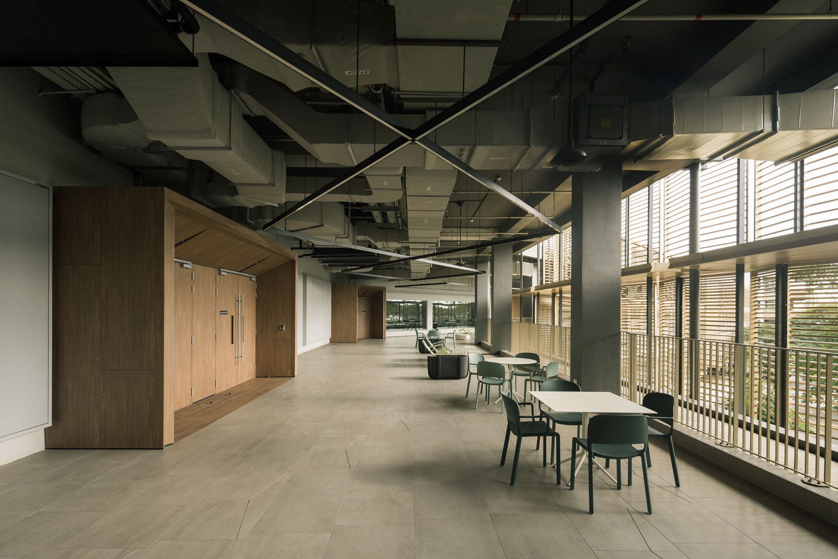 Escuela de Arquitectura por Erik L’Heureux . Fotografía por Finbarr Fallon.