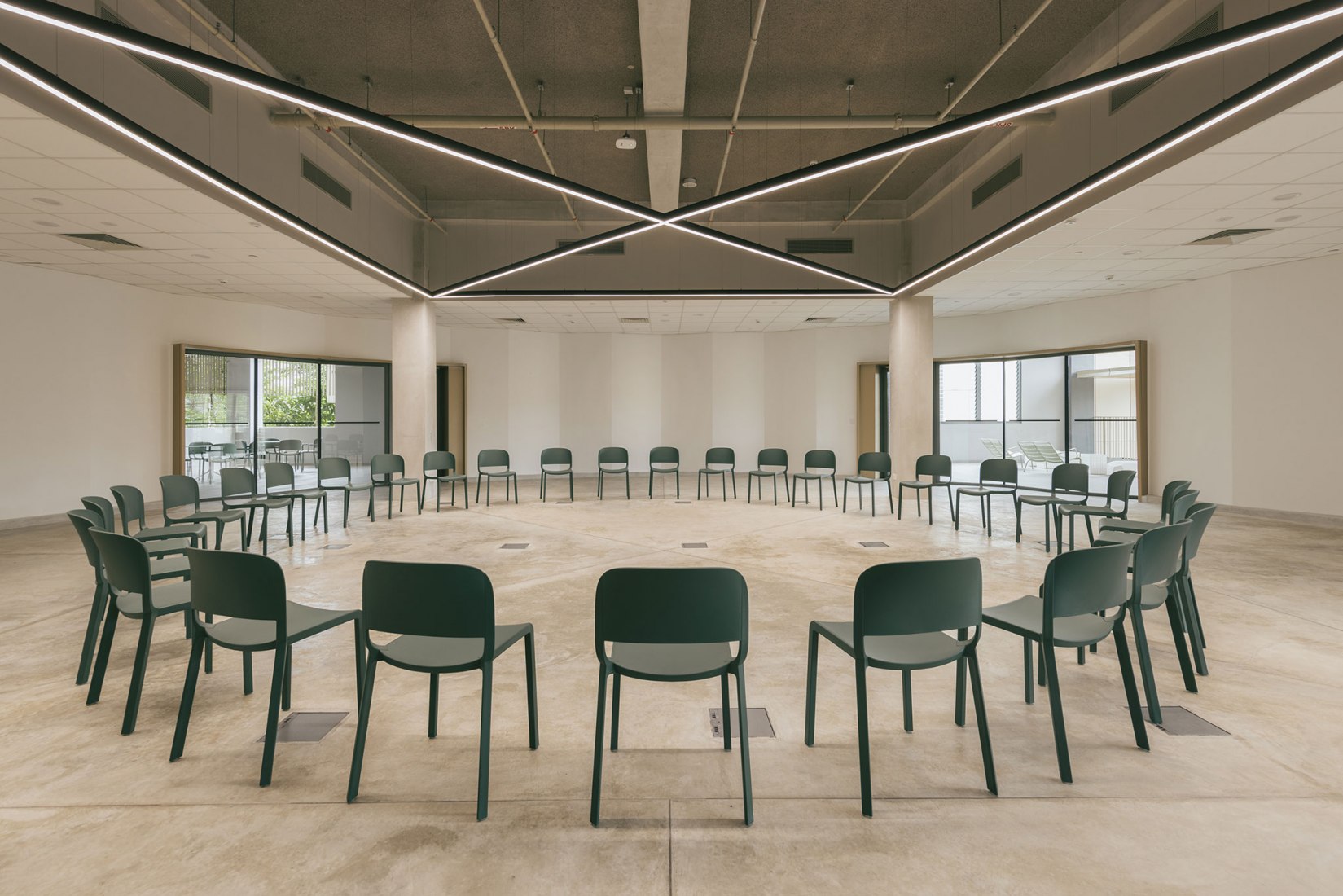 Escuela de Arquitectura por Erik L’Heureux . Fotografía por Finbarr Fallon.