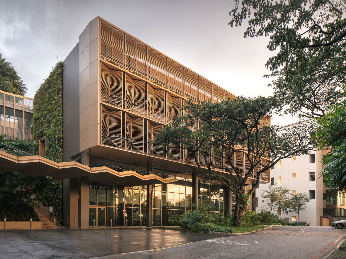 Escuela de Arquitectura por Erik L’Heureux . Fotografía por Finbarr Fallon.