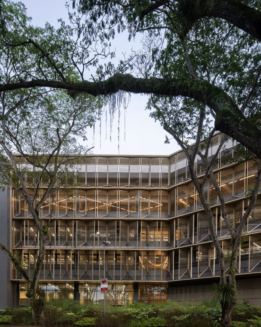 Escuela de Arquitectura por Erik L’Heureux . Fotografía por Finbarr Fallon.