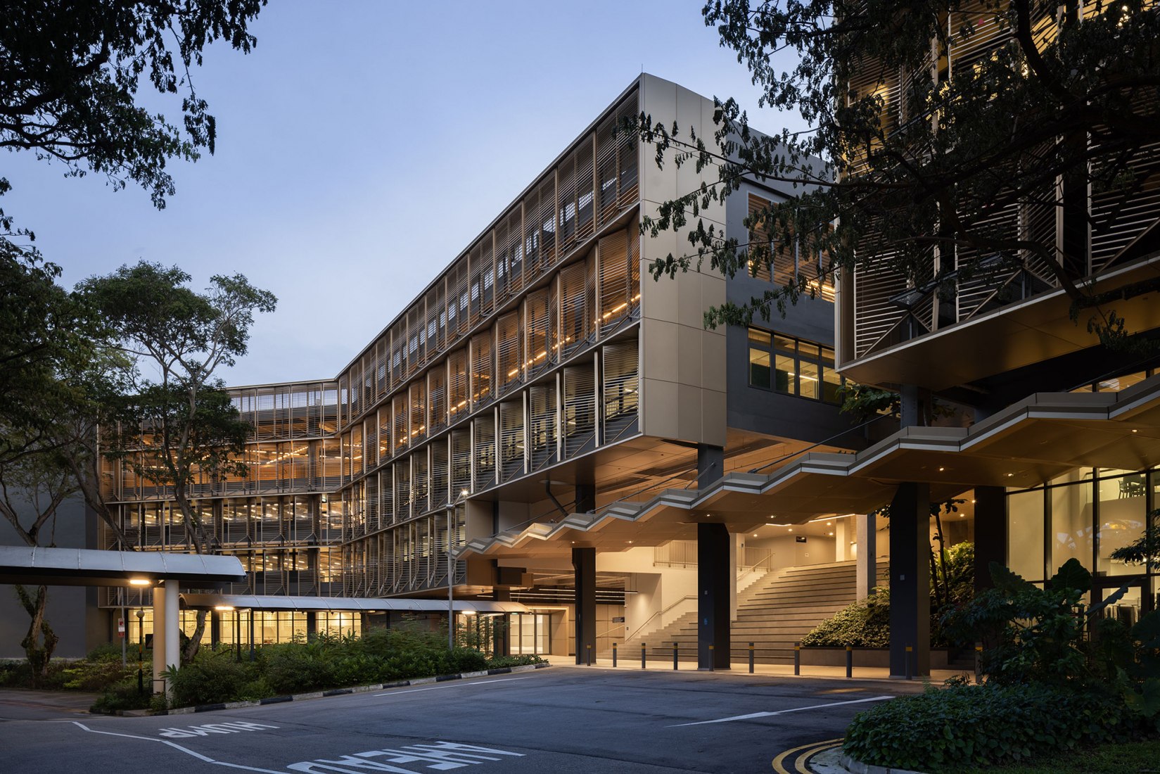 Escuela de Arquitectura por Erik L’Heureux . Fotografía por Finbarr Fallon.