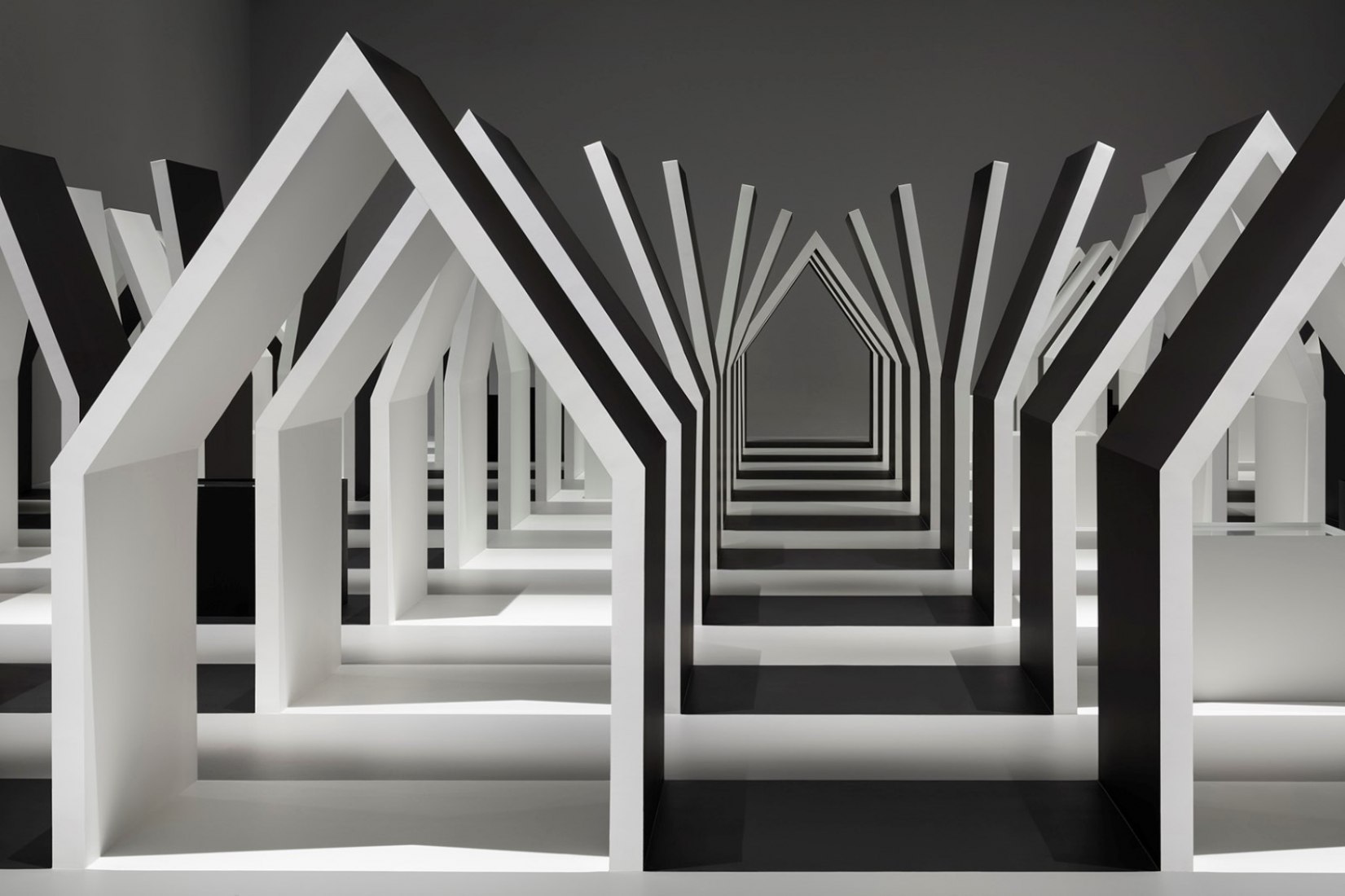 Escher x nendo | Between Two Worlds. Fotografía por Sean Fennessy. Cortesía de NGV