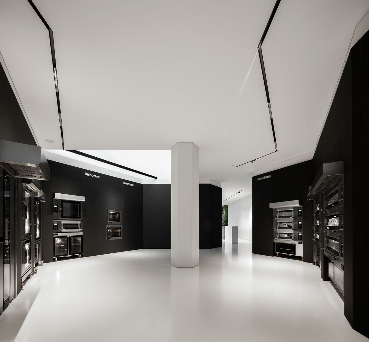 Requalification and expansion of the Ramalhos facilities by Espaço Objecto. Photograph by Ivo Tavares Studio.