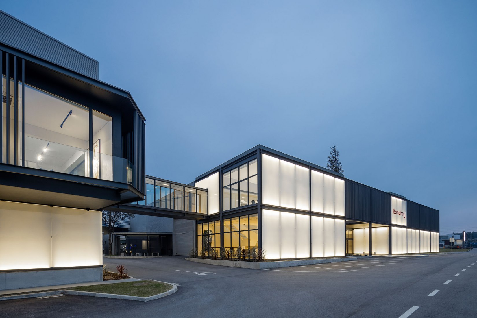Requalification and expansion of the Ramalhos facilities by Espaço Objecto. Photograph by Ivo Tavares Studio.