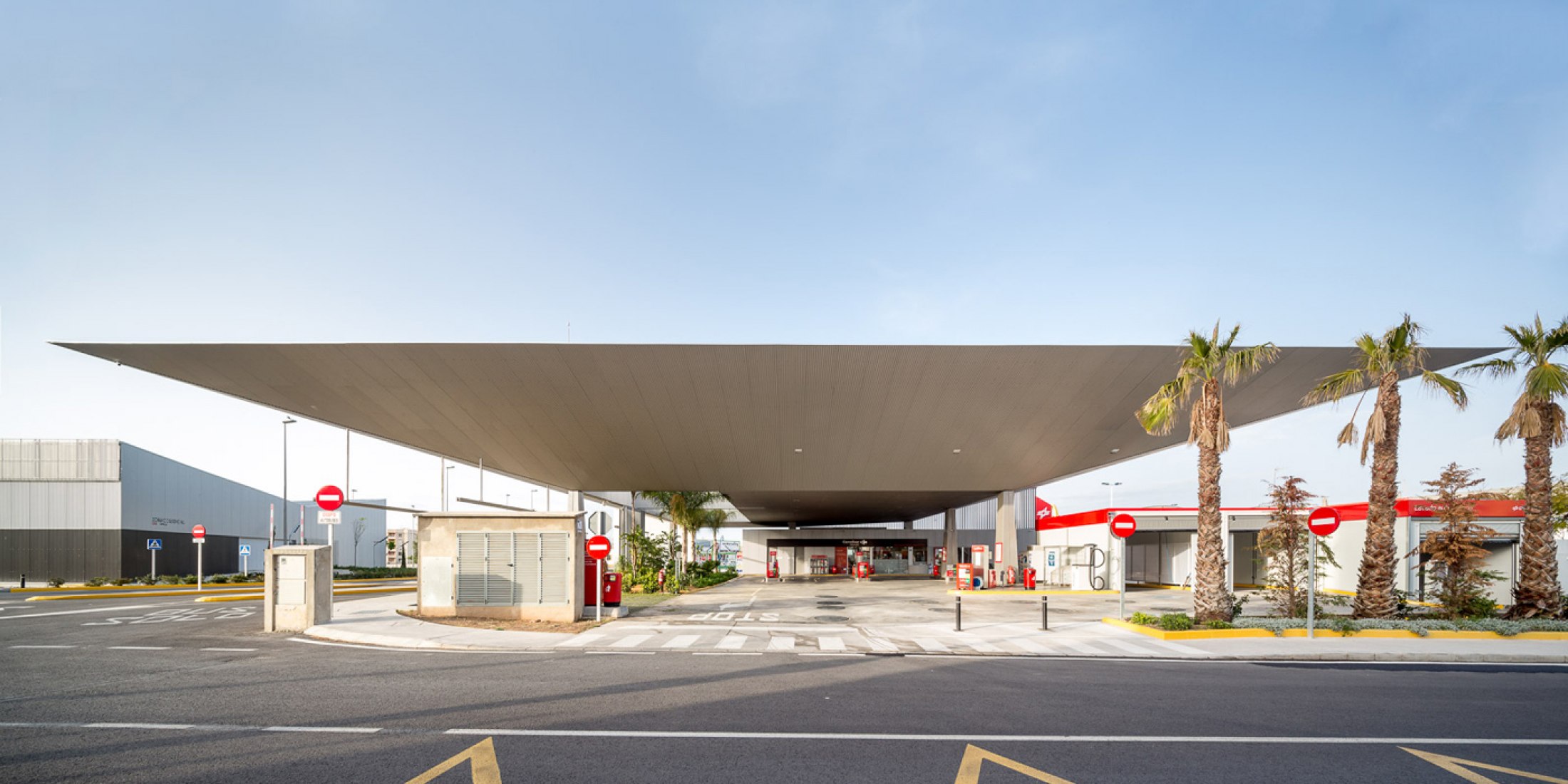 Estación de autobuses de Santa Pola por Manuel Lillo y Emilio Vicedo. Fotografía © Filippo Poli