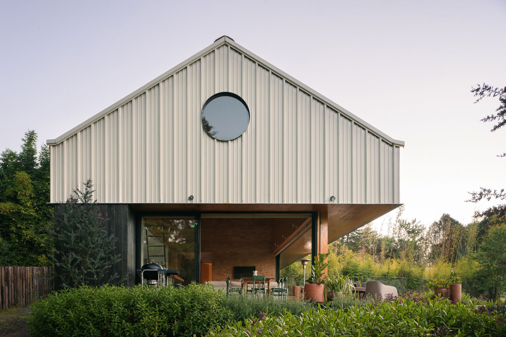 Casa Gardenia por Estudio Atemporal. Fotografía por Luis Gallardo.